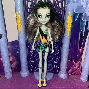 Monster High Gloom Beach Frankie Stein doll